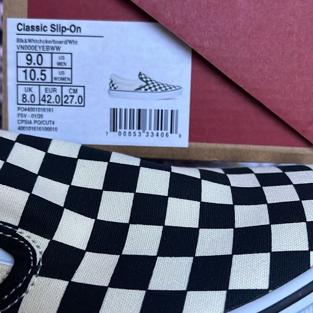 Vans WMNS Classic Slip-On
Biks.Whichckerboard/Wht
VN000EYEBWW
Sneakers - Picture 16 of 16